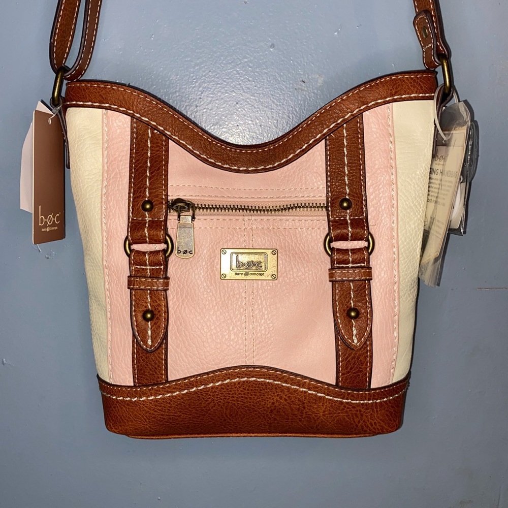 Crossbody purse with built-in phone charger